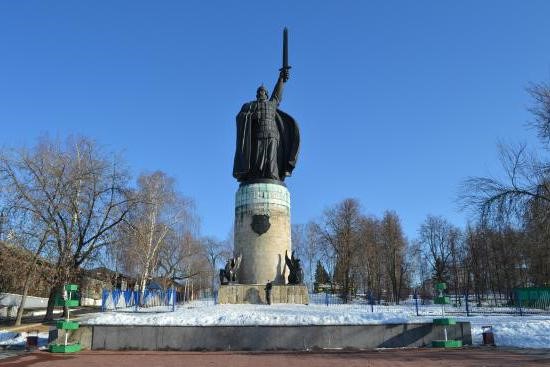 Памятник Илье Муромцу в Окском парке
